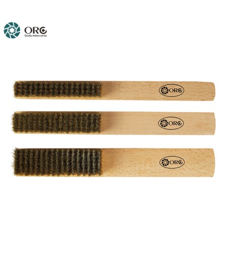 Escobilla manual de bronce premium ORO® con mango de madera