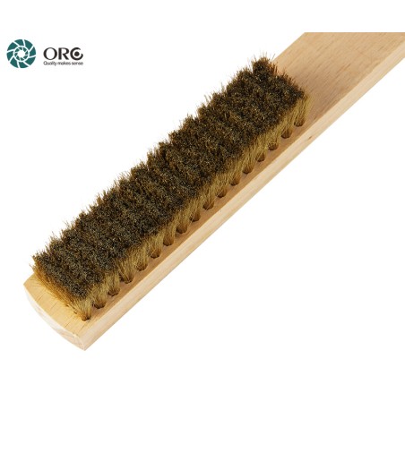 Escobilla manual de bronce premium ORO® con mango de madera